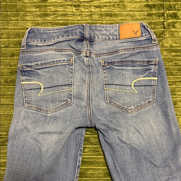 American Eagle Outfitters Women's Light Blue Cropped Jeans - Picture 4 of 6